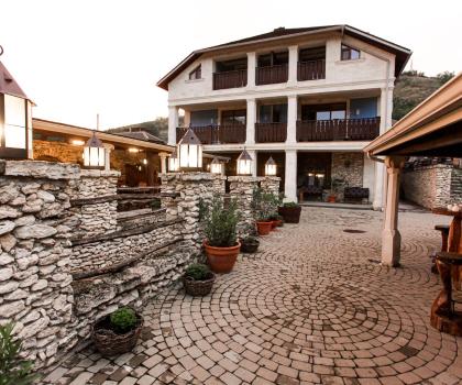 Отель Villa Etnica, Требужены