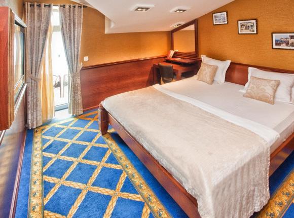 Rooms & Apartments Villa Romantica, Тиват