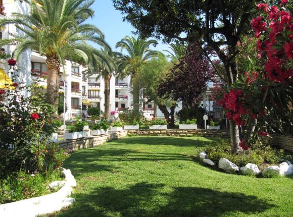 Apartamentos Córcega, Салоу