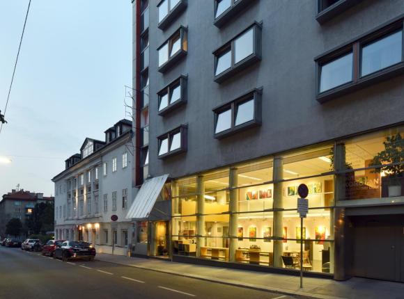 Hotel Korotan, Вена