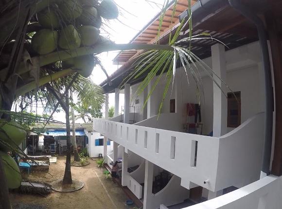 Universal Beach Guest House, Хиккадува