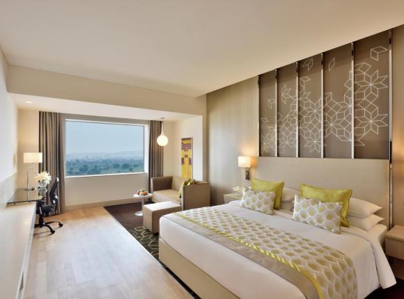 Radisson Gurugram Udyog Vihar, Гургаон