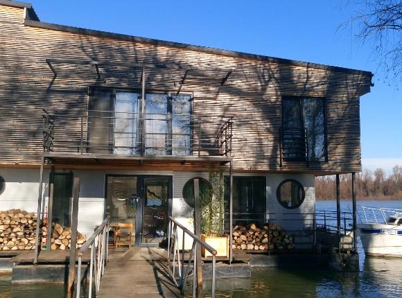 B&B Botel Charlie, Белград