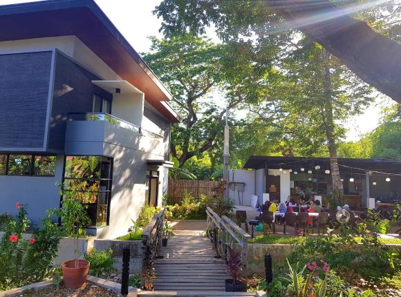 Acacia Garden Inn, Корон