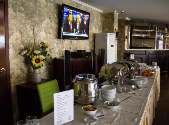 Отель Широкая