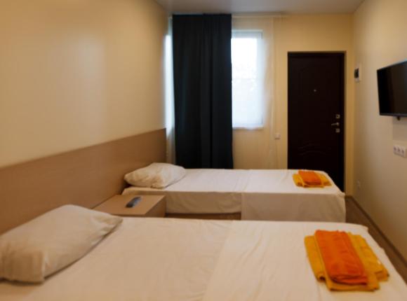 Отель Широкая