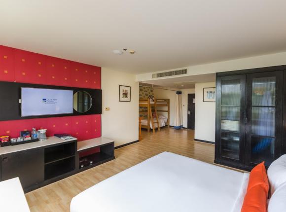 Отель Deevana Plaza Phuket, Пхукет