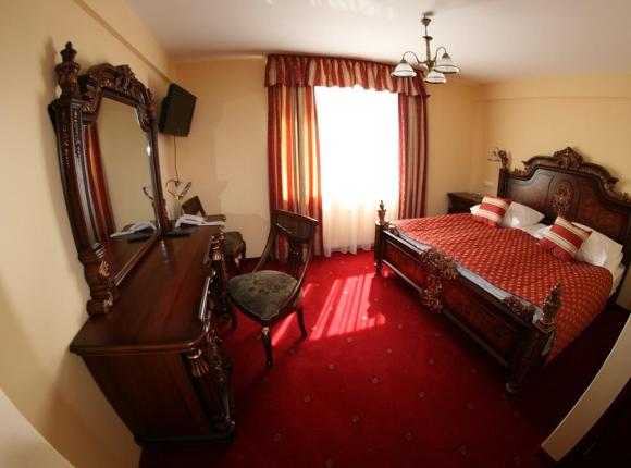 Daisy Superior, Краков