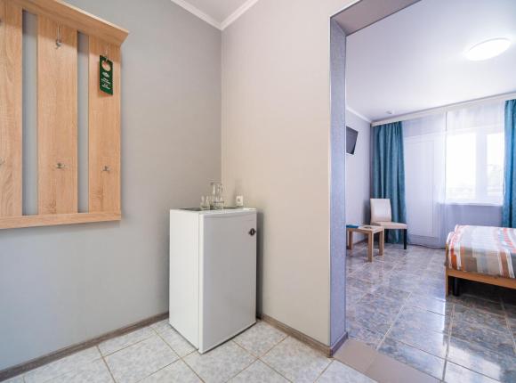 Отель Широкая