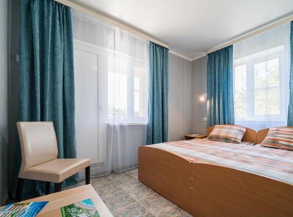 Отель Широкая