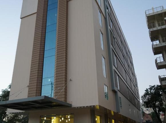 Hyphen Ujjwal Premier Hotel, Джайпур