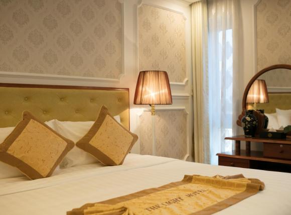 The Light Hotel, Ханой