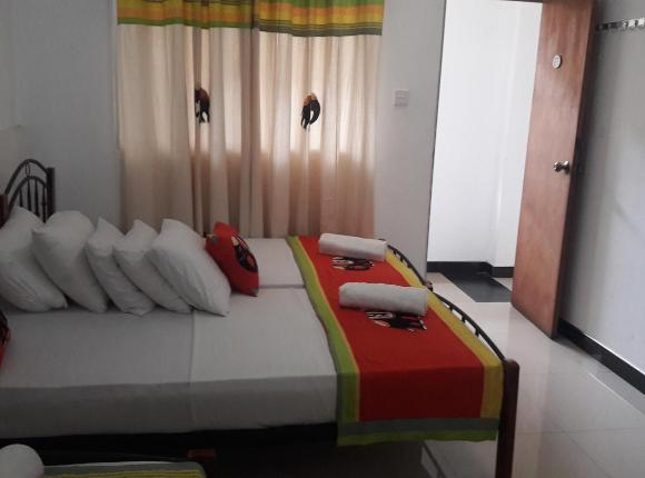 Charlton Kandy Rest, Канди