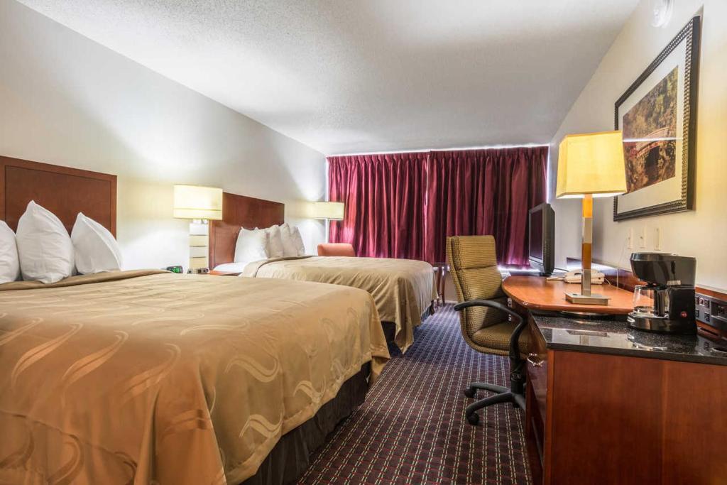 Четырехместный (Номер с 2 кроватями размера «queen-size» — Подходит для гостей с ограниченными возможностями передвижения/Для некурящих), Days Inn by Wyndham Hartsfield Jackson Atlanta Airport West