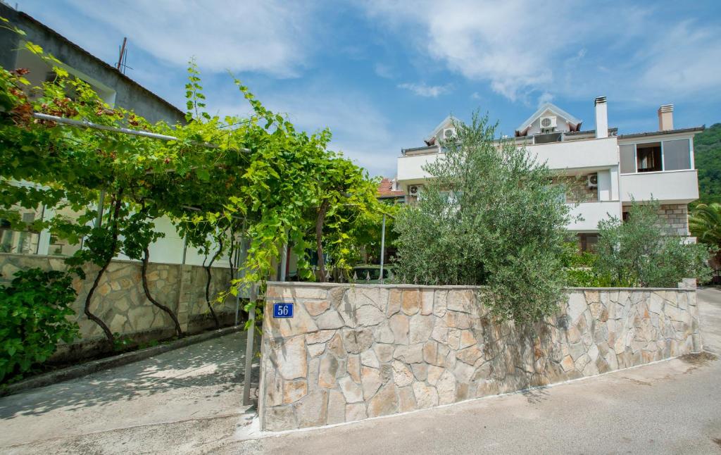 Apartmani Krgušić, Тиват
