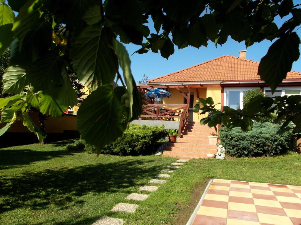 Villa Iris with a terrace, Эгерсалок