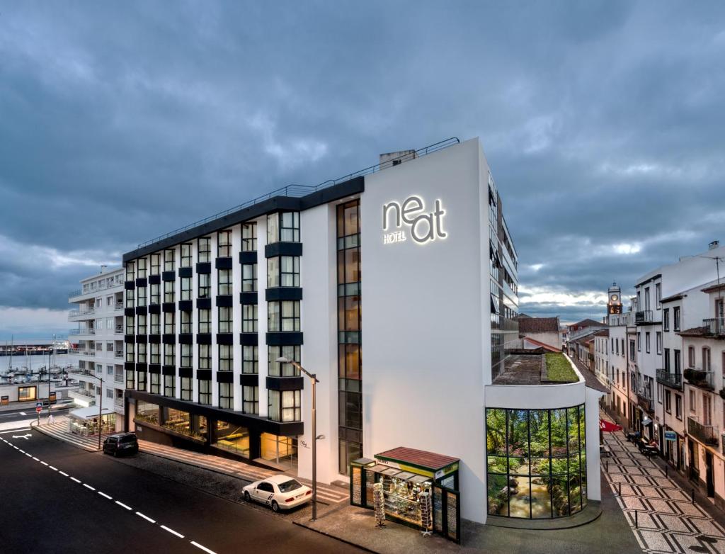 Neat Hotel Avenida, Понта-Делгада