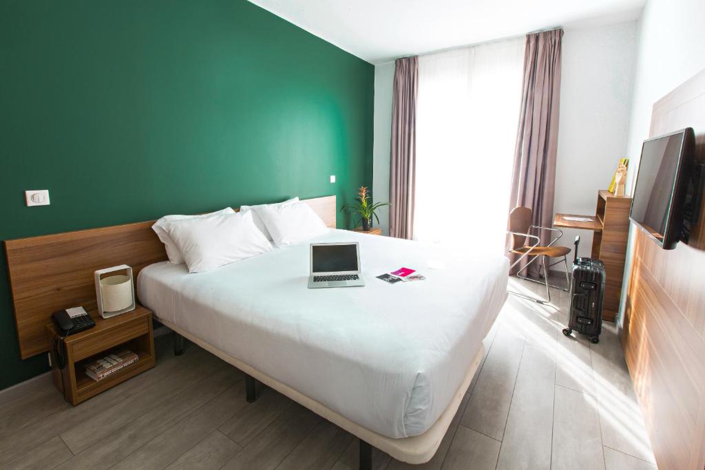 The Student Hotel Paris La Défense, Париж