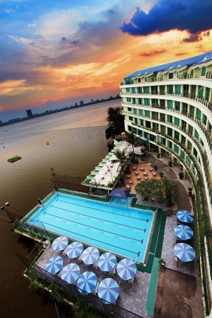 The Hanoi Club Hotel & Lake Palais Residences, Ханой