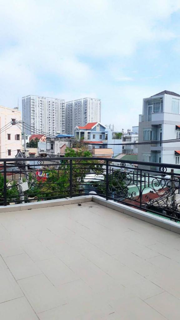 Двухместный (Двухместный номер с 2 отдельными кроватями и балконом), Lee Hotel