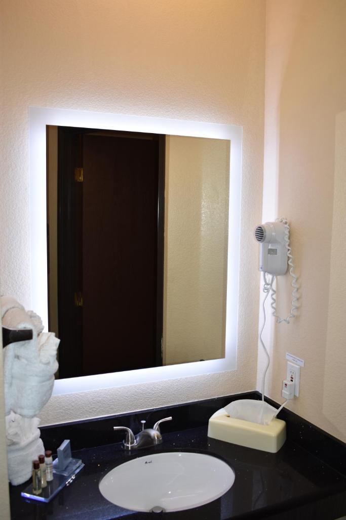 Трехместный (Номер с кроватью размера 