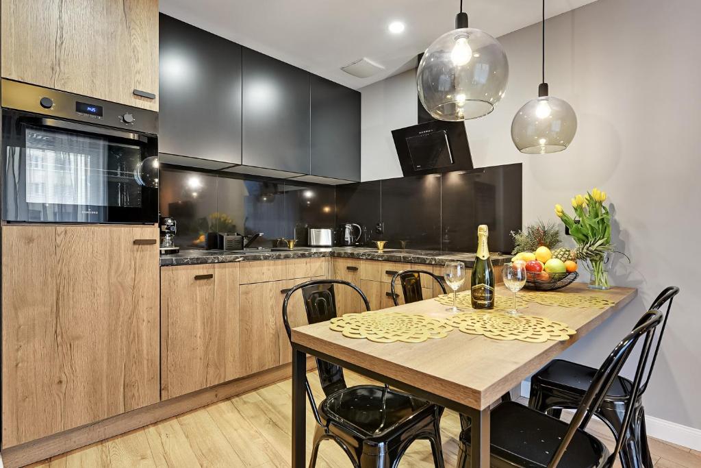 Апартаменты (Апартаменты Делюкс с балконом (парковка)), Angielska Grobla Apartinfo Apartments