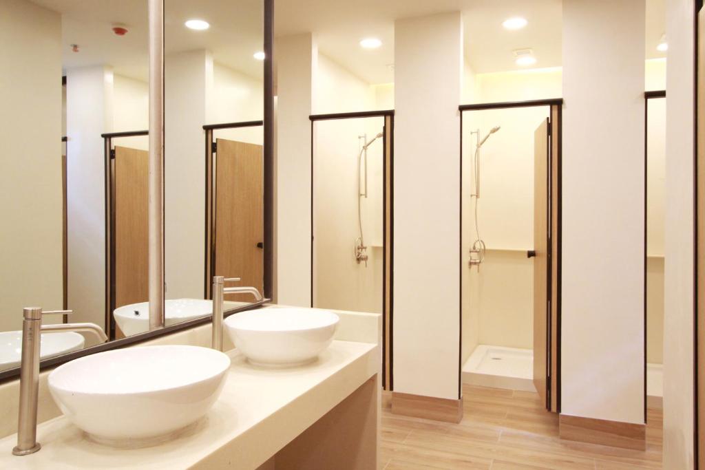 Номер (Односпальная кровать в общем номере), Lub d Philippines Makati