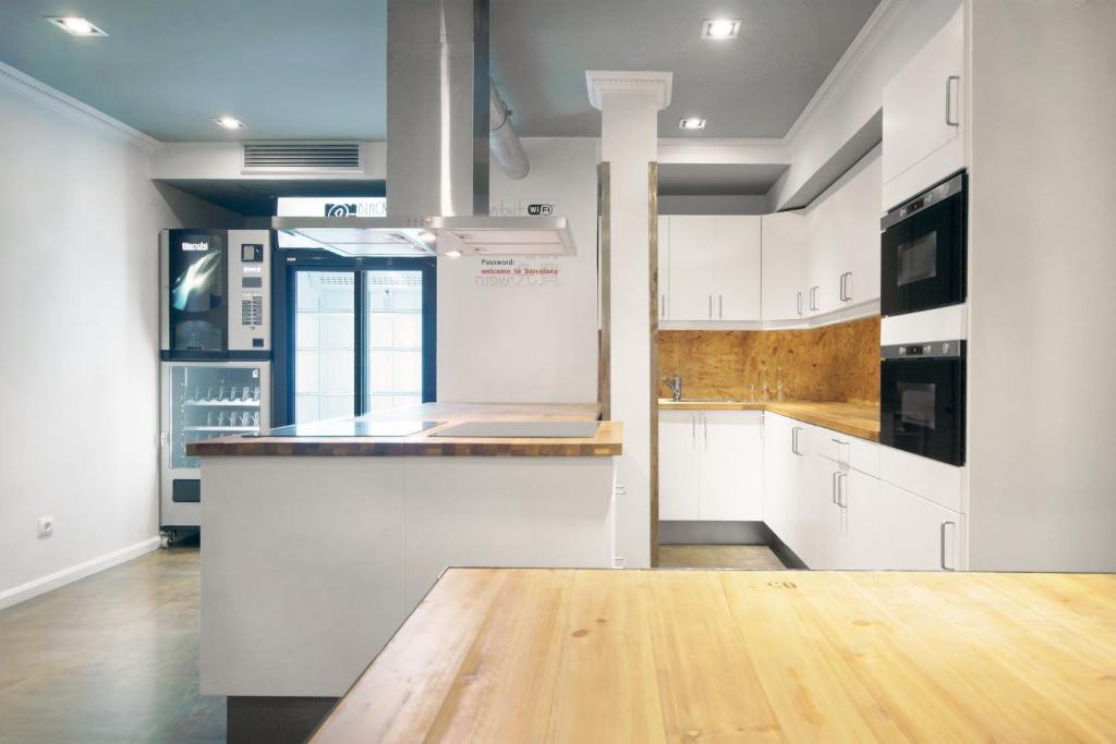 Black Swan Hostel, Барселона