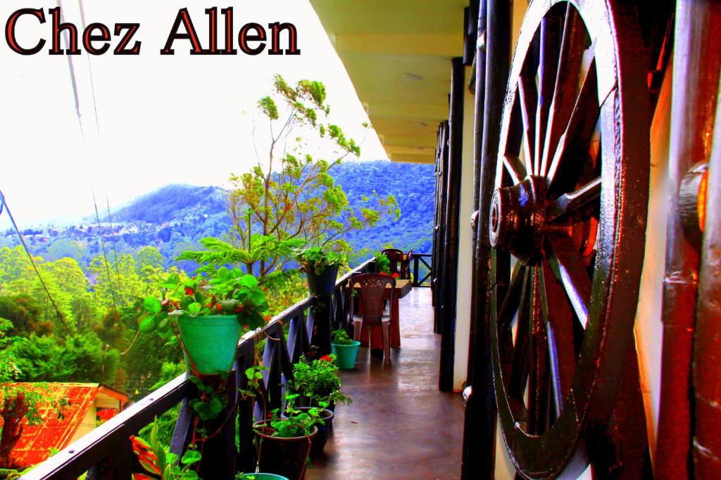 Chez Allen, Нувара-Элия