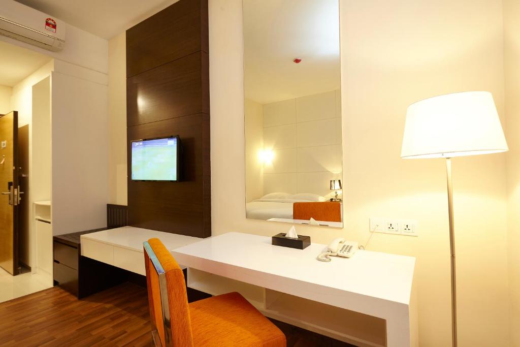 Сьюит (Представительский люкс), Hotel Six Seasons @ Mid Valley