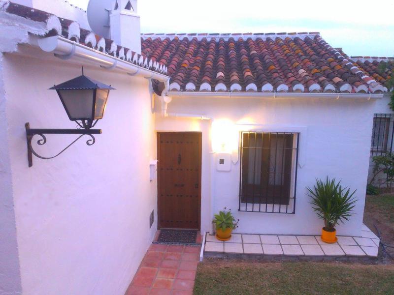 1 Bed Traditional Holiday Rental Cottage Oasis Capistrano Nerja Spain, Нерха
