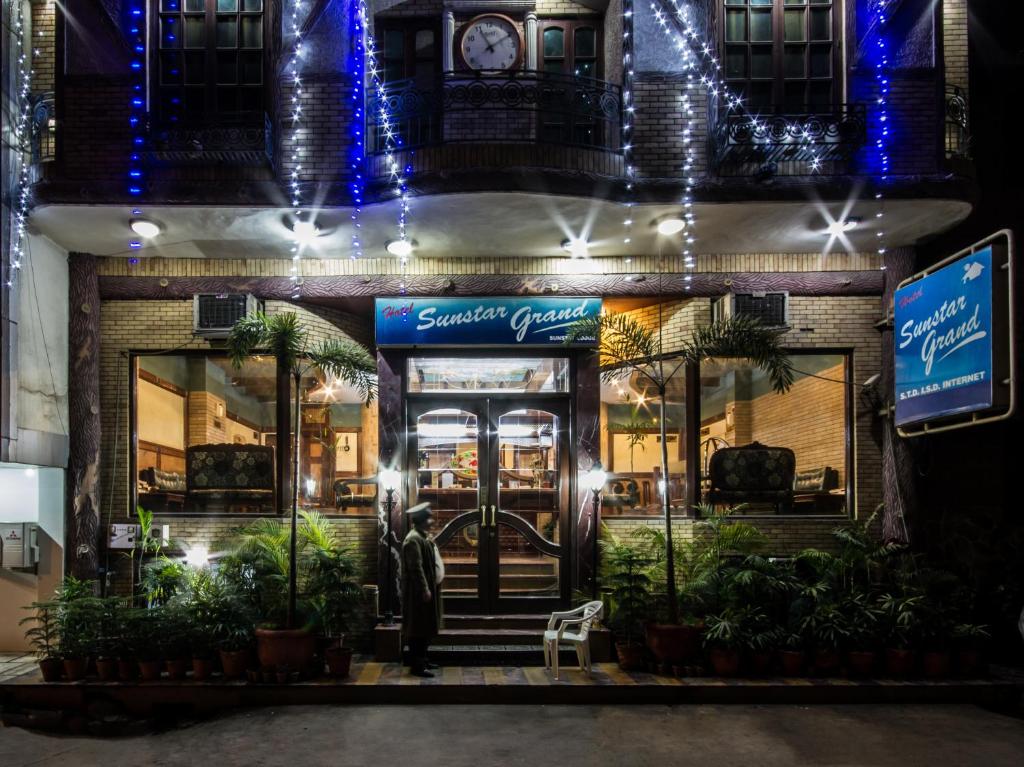 Hotel Sunstar Grand, Нью-Дели