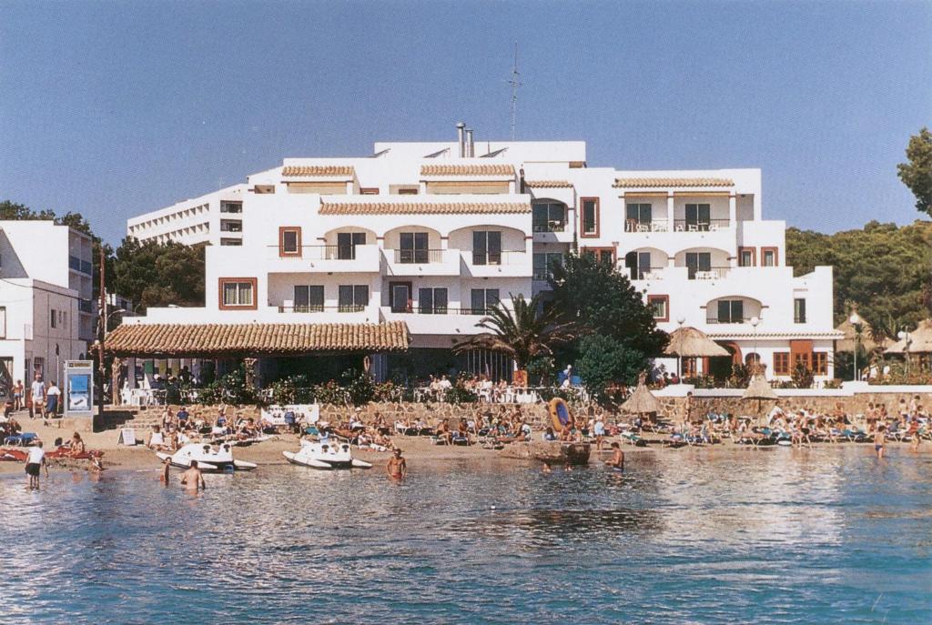 Apartamentos Playa Es Cana, Ибица