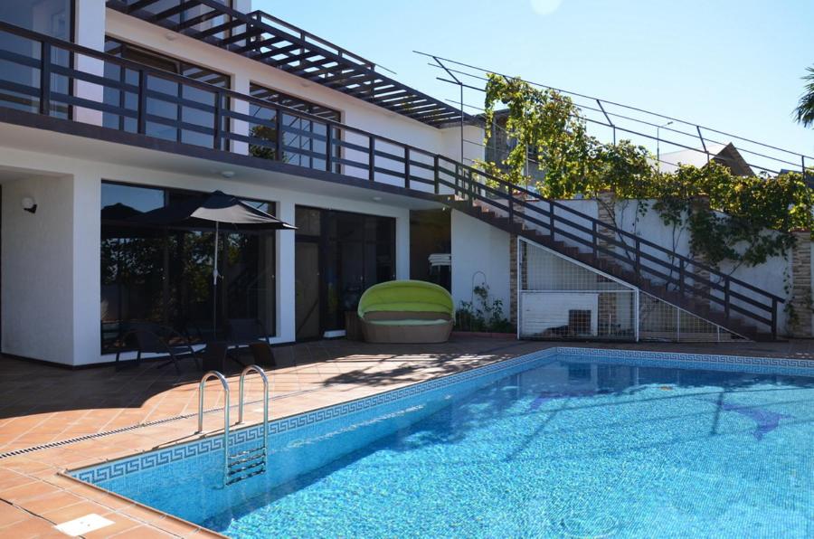 Гостевые дома Катковой Щели с бассейном, частный сектор