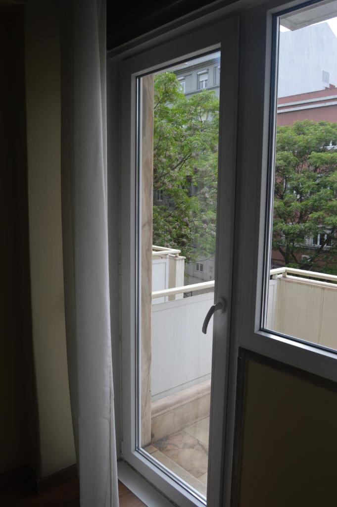 Двухместный (Стандартный двухместный номер с 1 кроватью или 2 отдельными кроватями, балконом и общей ванной комнатой), Wallis Rato