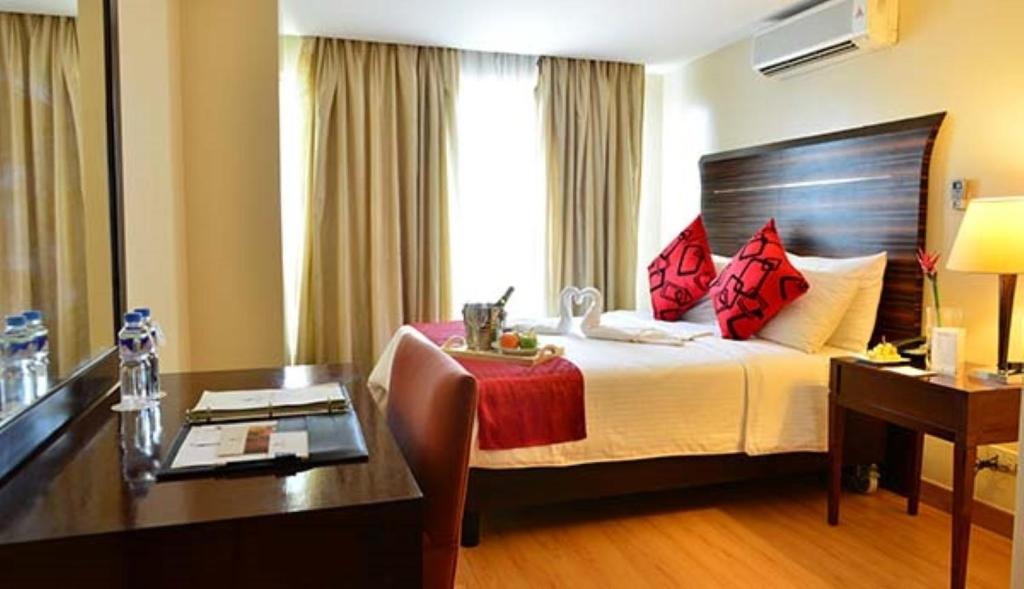 Сьюит (Люкс Lancaster с 3 спальнями), Lancaster Hotel