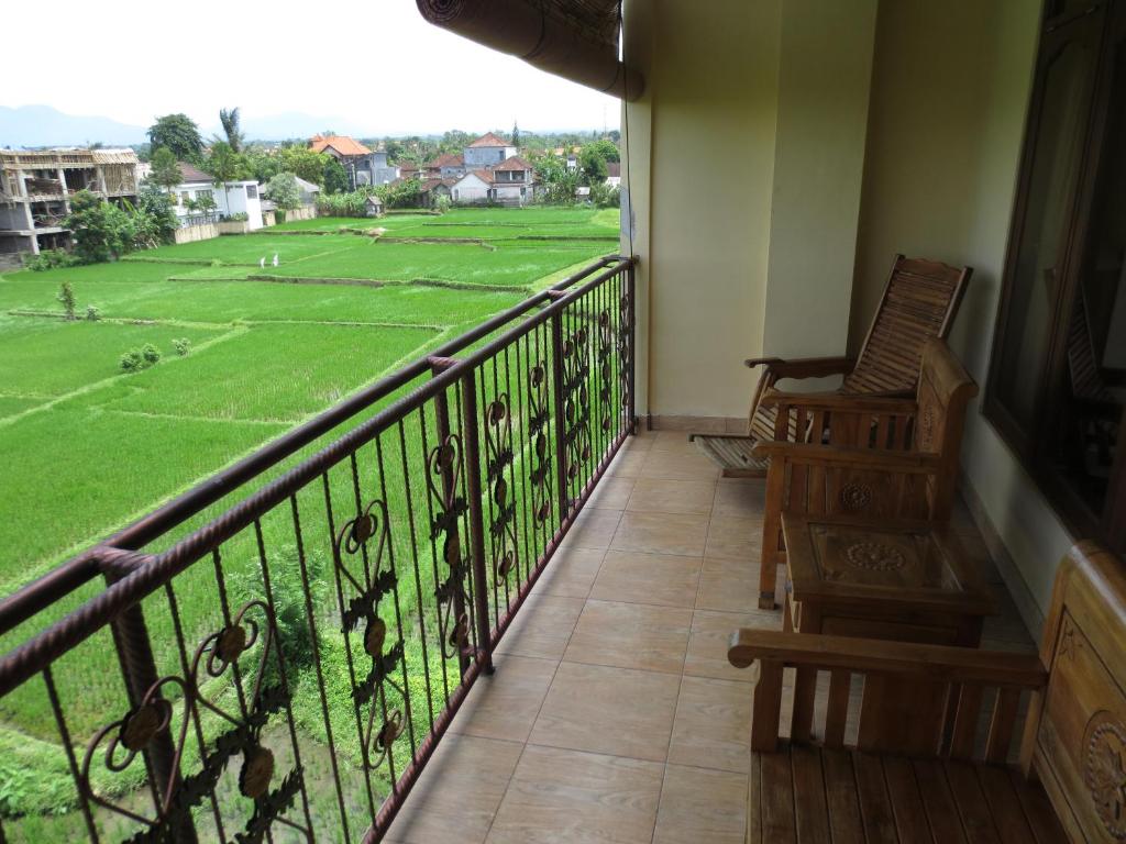 Двухместный (Двухместный номер с 2 отдельными кроватями и окном), Nuriani Restaurant and Rooms