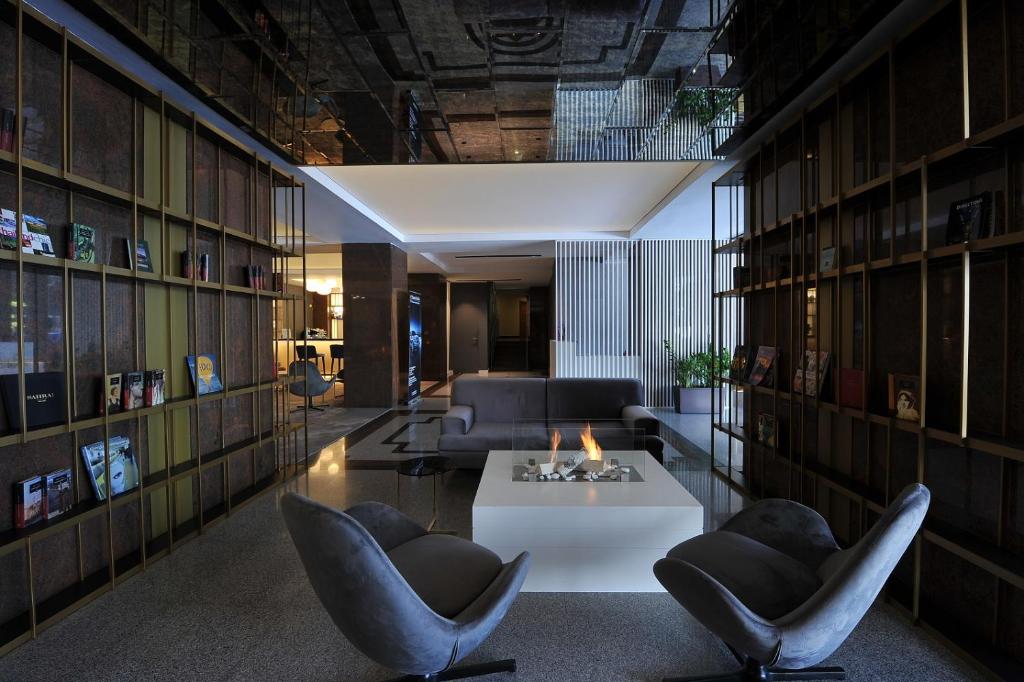 Отель Crystal Palace Hotel Бухарест