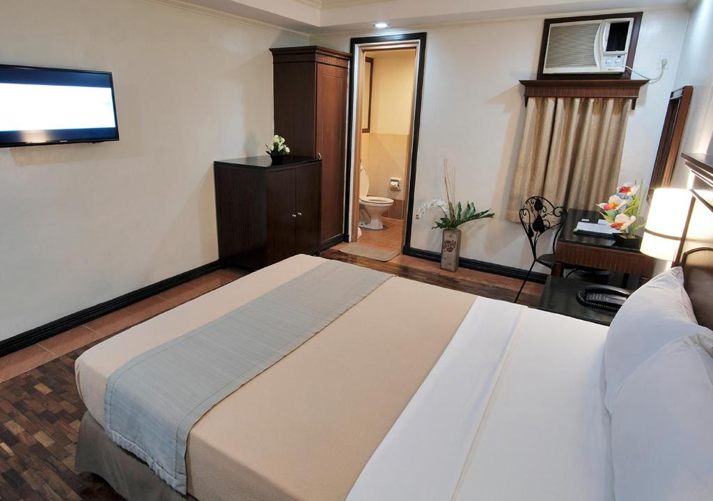 Двухместный (Номер Делюкс с кроватью размера «queen-size»), Fersal Hotel - P. Tuazon Cubao