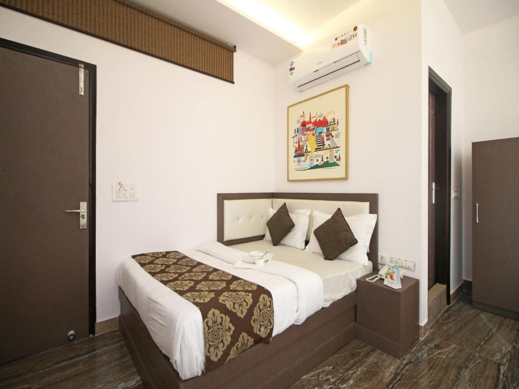 OYO 393 Hotel RK Grand Inn, Нью-Дели