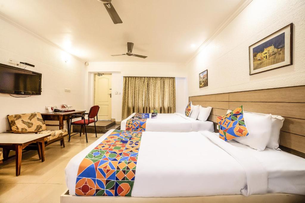 Трехместный ((Sanitised) Executive Triple Room), FabHotel Flamingo Anna Nagar