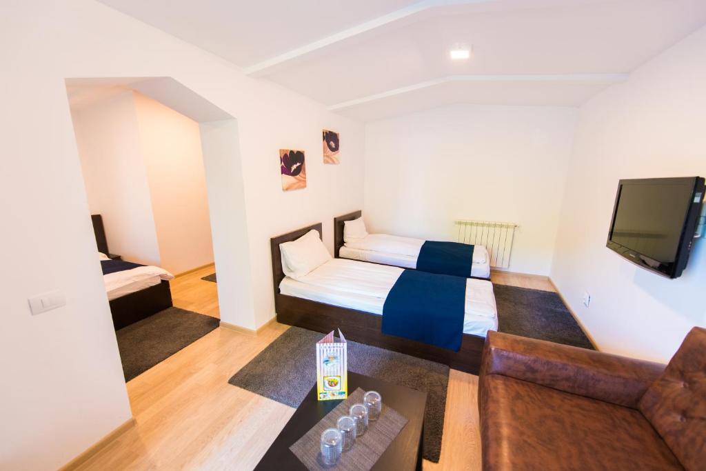 Семейный (Семейный номер), Pensiunea 