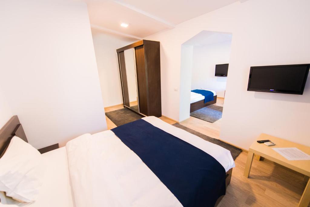 Семейный (Семейный номер), Pensiunea 