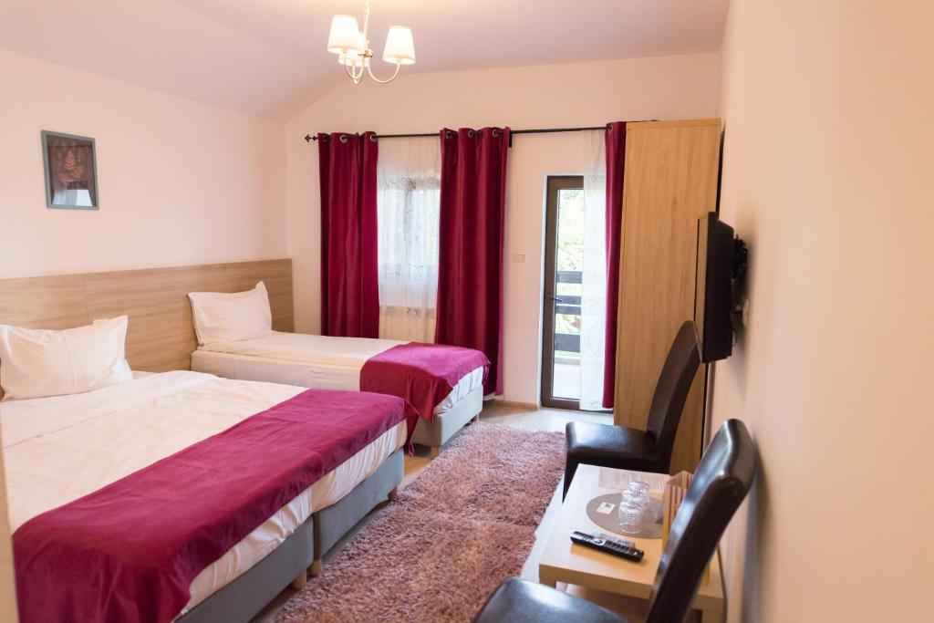 Трехместный (Трехместный номер), Pensiunea 