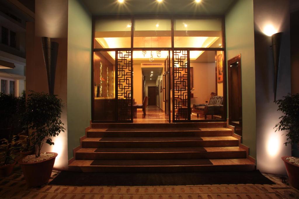 Justa MG Road Hotel, Бангалор