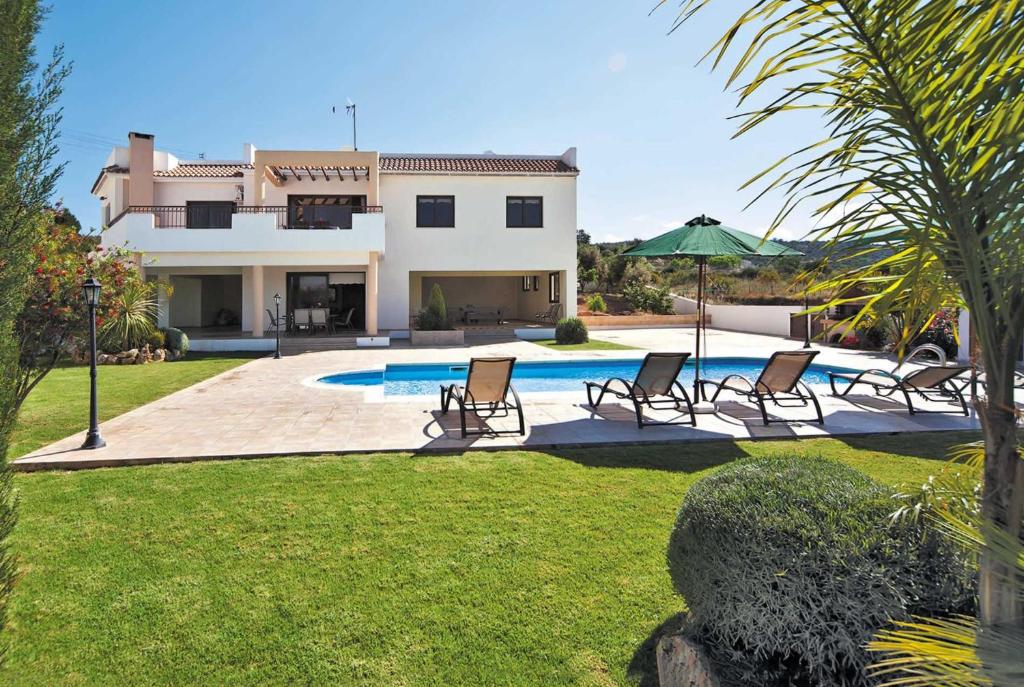 Villa Melody with a terrace, Полис