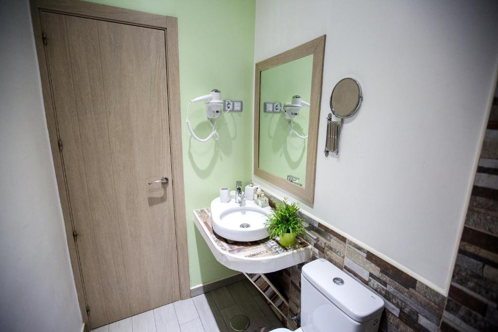 Двухместный (Стандартный двухместный номер с 1 кроватью), Bloom Inn Madrid