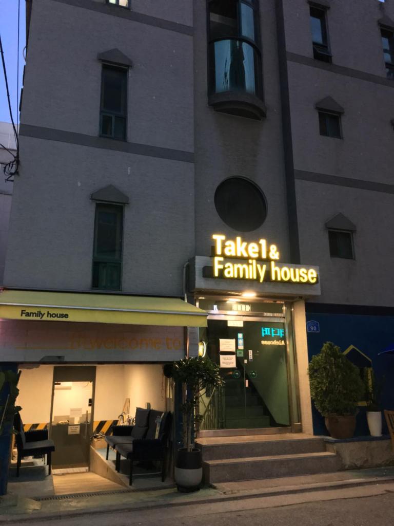 Take 1 Guesthouse Hongdae, Сеул