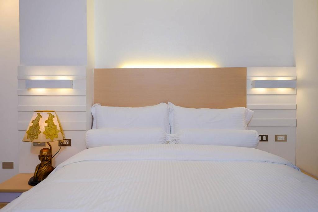 Двухместный (Номер Делюкс с кроватью размера «queen-size»), Heroes Hotel