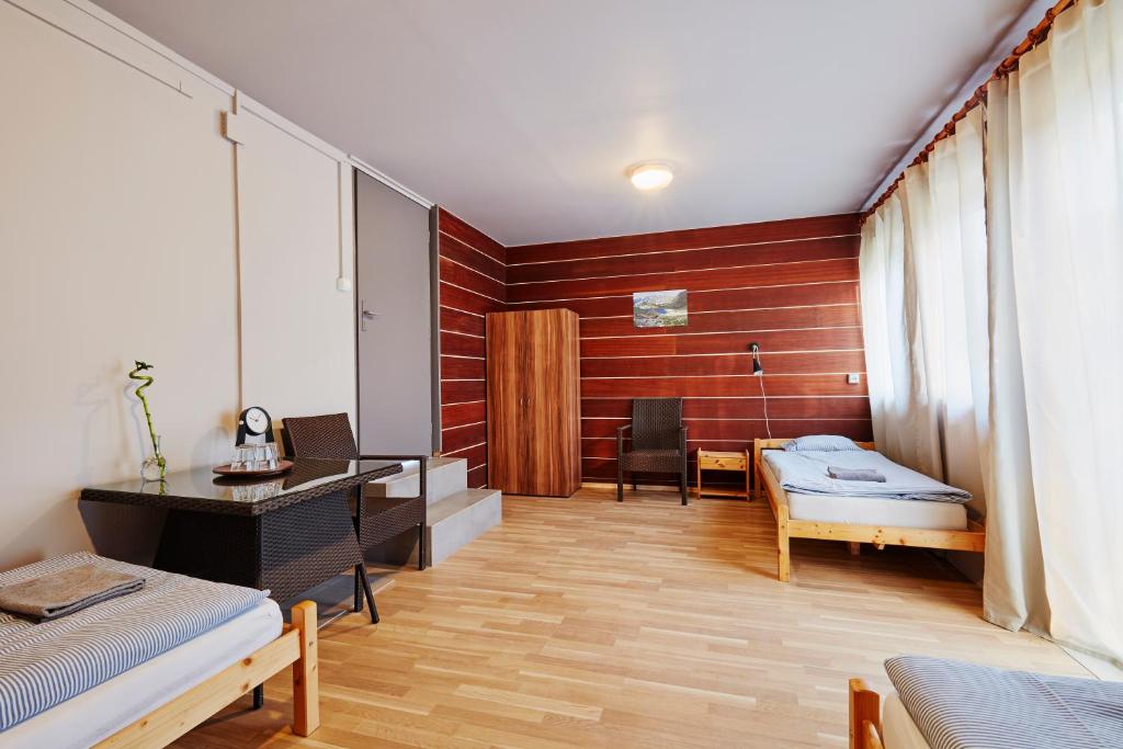 Номер (Коттедж с 2 спальнями), Route E58 - Camp Košice